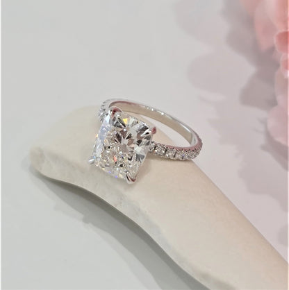 4.0 CT Cushion Solitaire CVD G/VS2 Diamond Engagement Ring